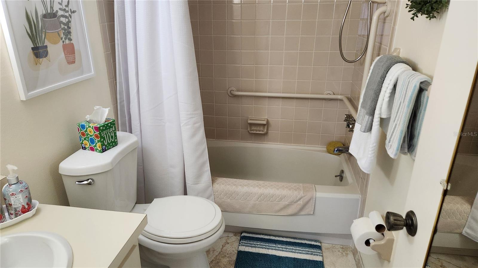 REGENCY HOUSE - Residential