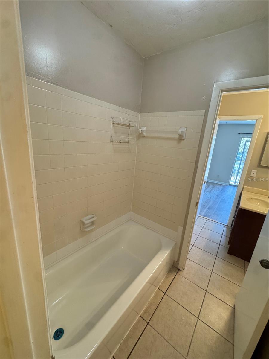 PICKWICK PARK CONDO - CONDO - Residential