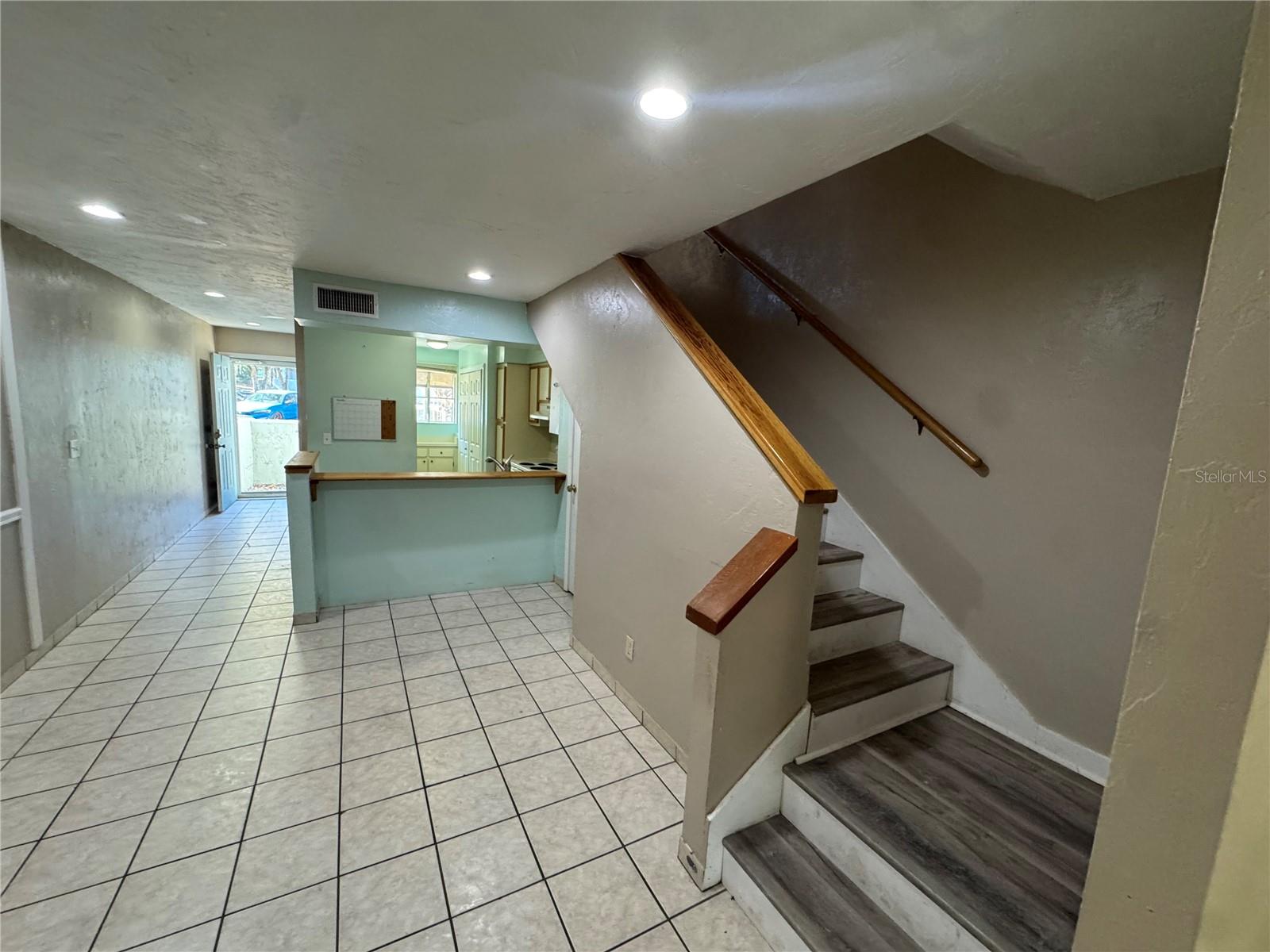 PICKWICK PARK CONDO - CONDO - Residential