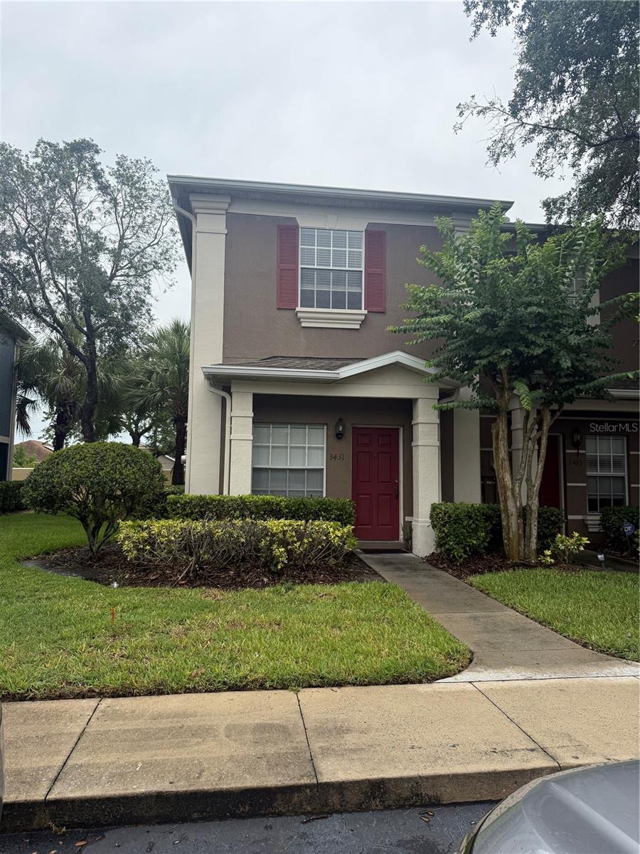 Two generously sized bedrooms, each with its own private bathroom. A separate half-bath downstairs makes it convenient to entertain your guests. Located in a highly desirable area due to its close proximity to 417, 408, UCF, Valencia, shopping, medical facilities, and more.