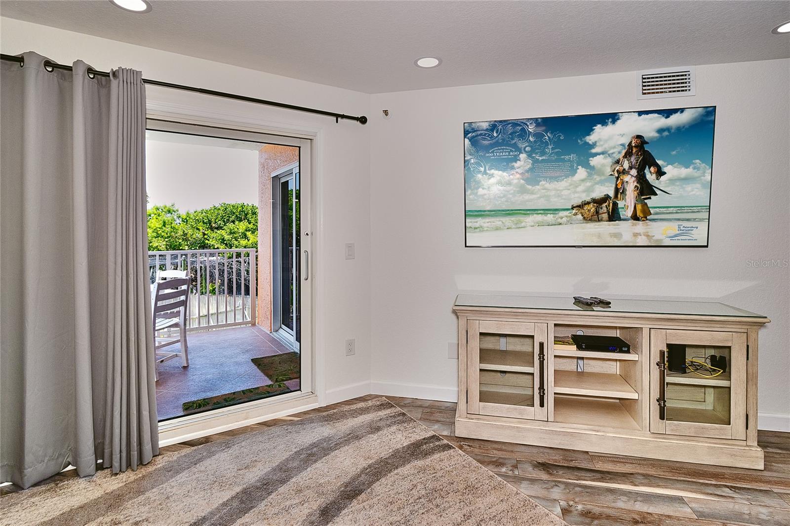 BEACH COTTAGE CONDO - Residential