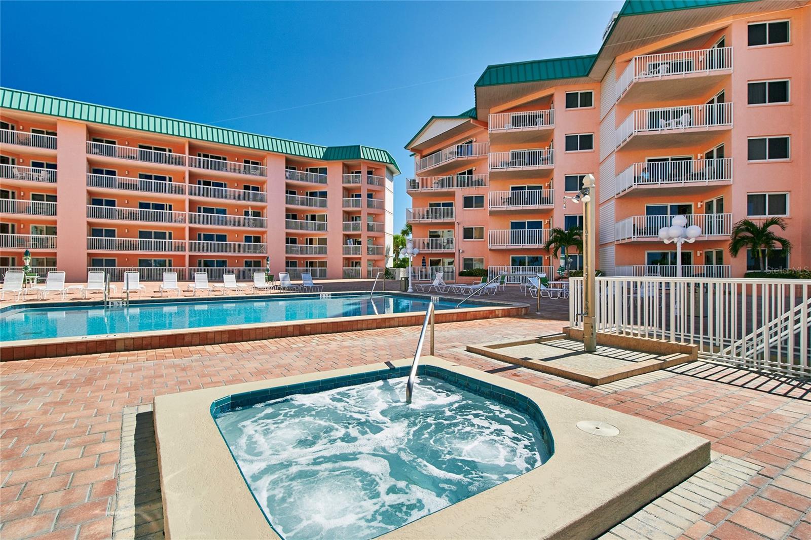 BEACH COTTAGE CONDO - Residential