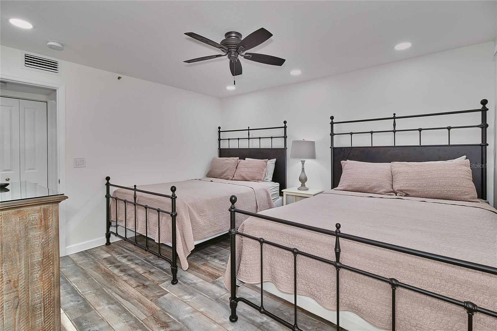 BEACH COTTAGE CONDO - Residential