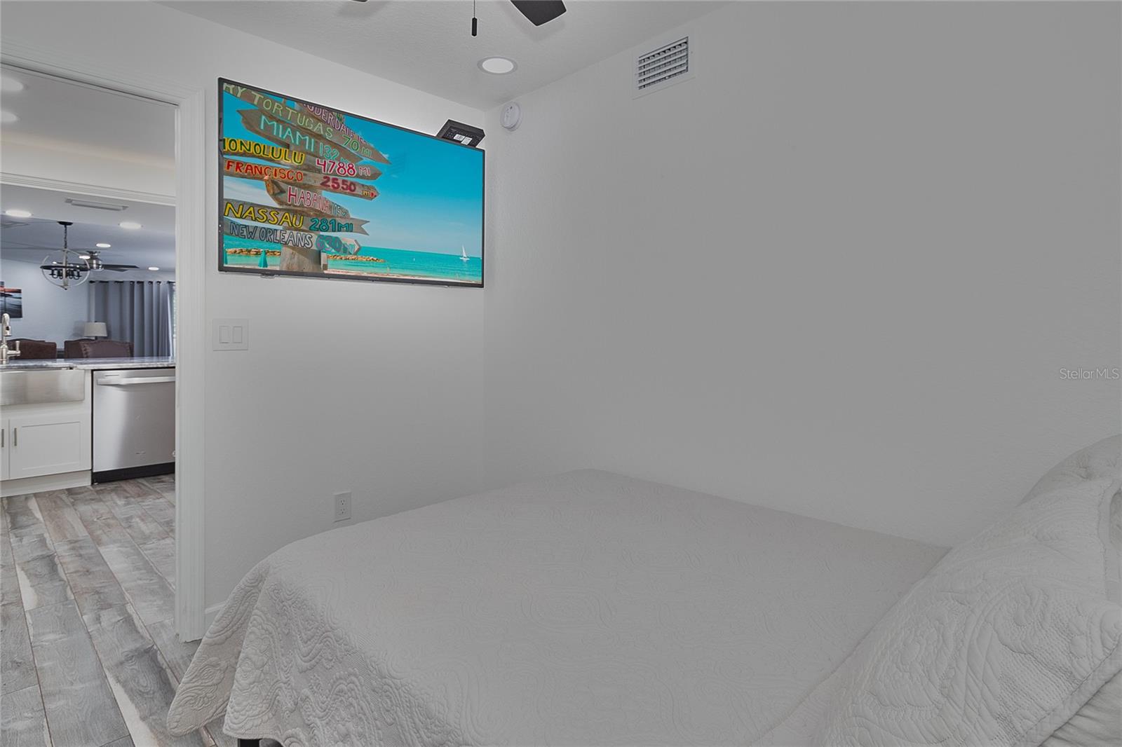 BEACH COTTAGE CONDO - Residential