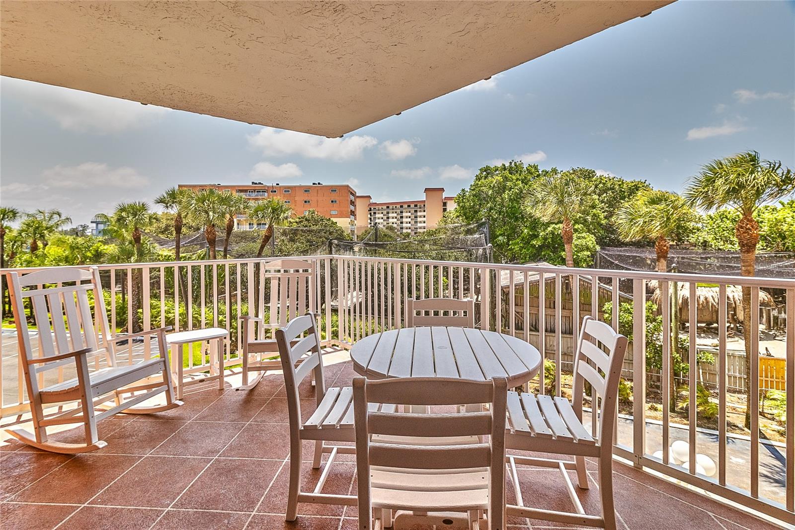 BEACH COTTAGE CONDO - Residential