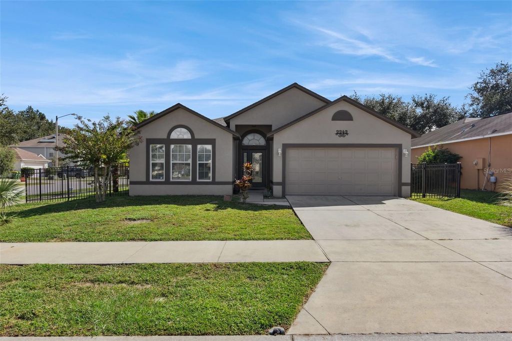 Photo of 2242 Aitkin Loop, Leesburg, FL 34748 (MLS # O6355193)