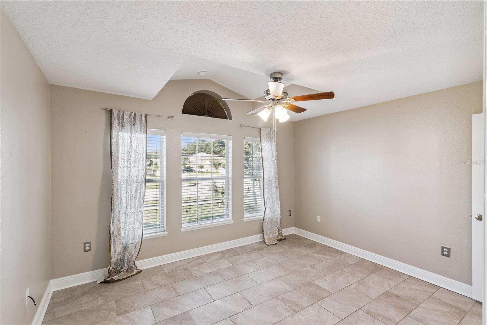 LEESBURG OVERLOOK AT LAKE GRIFFIN - Residential