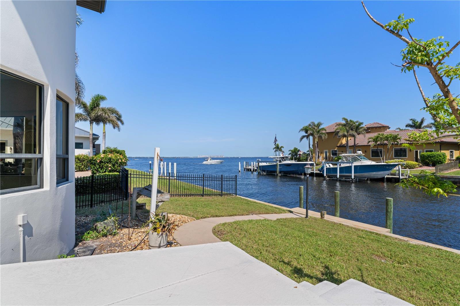 8 OCEAN DRIVE