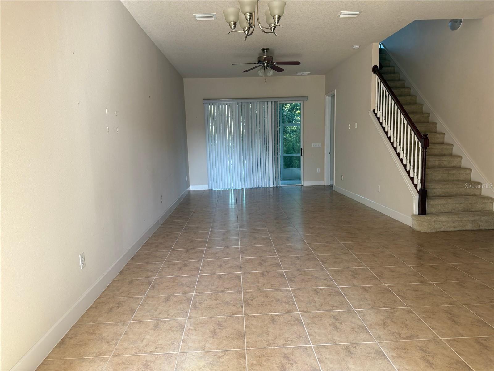 727 ALDENHAM LANE