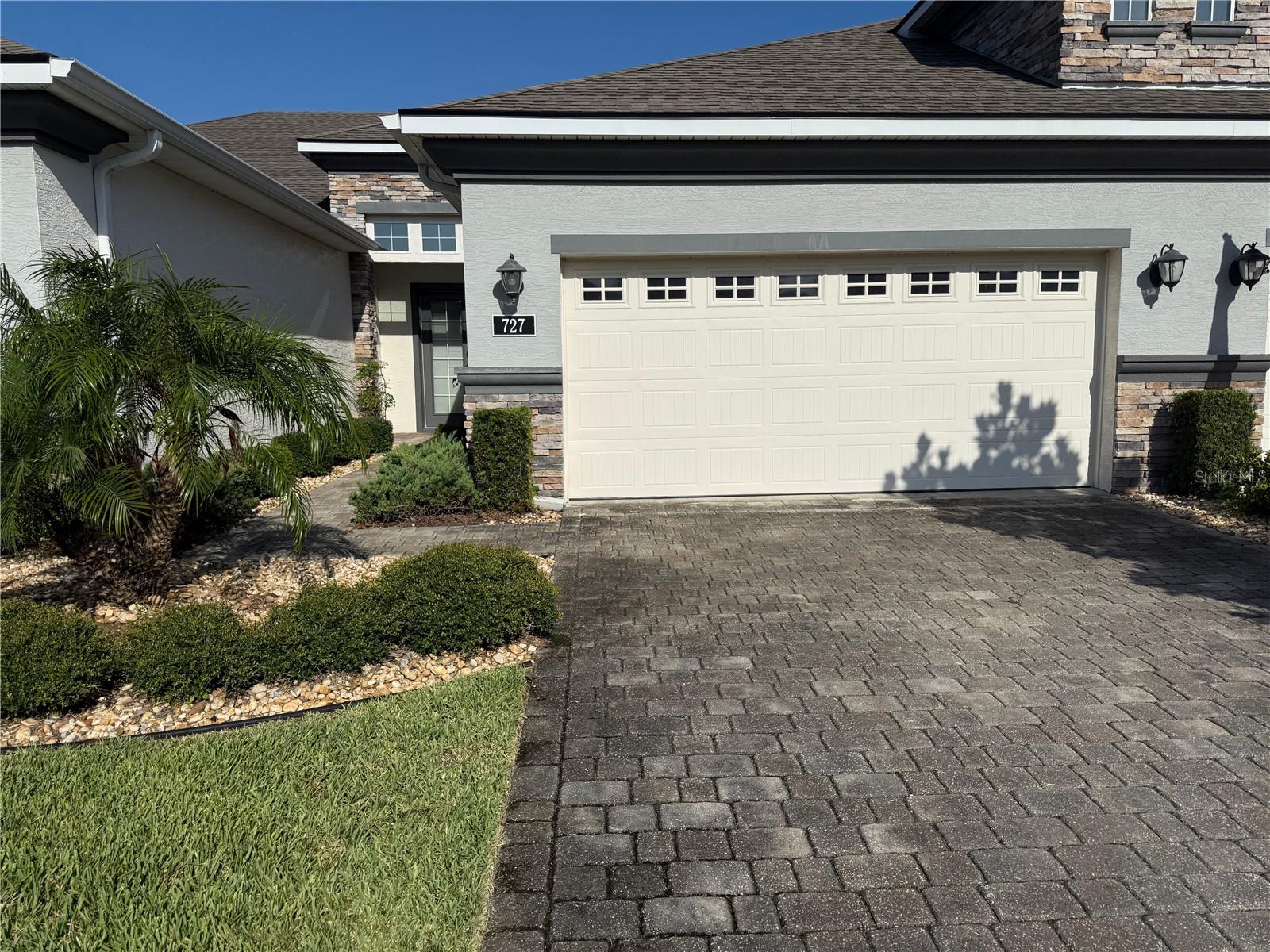 727 ALDENHAM LANE