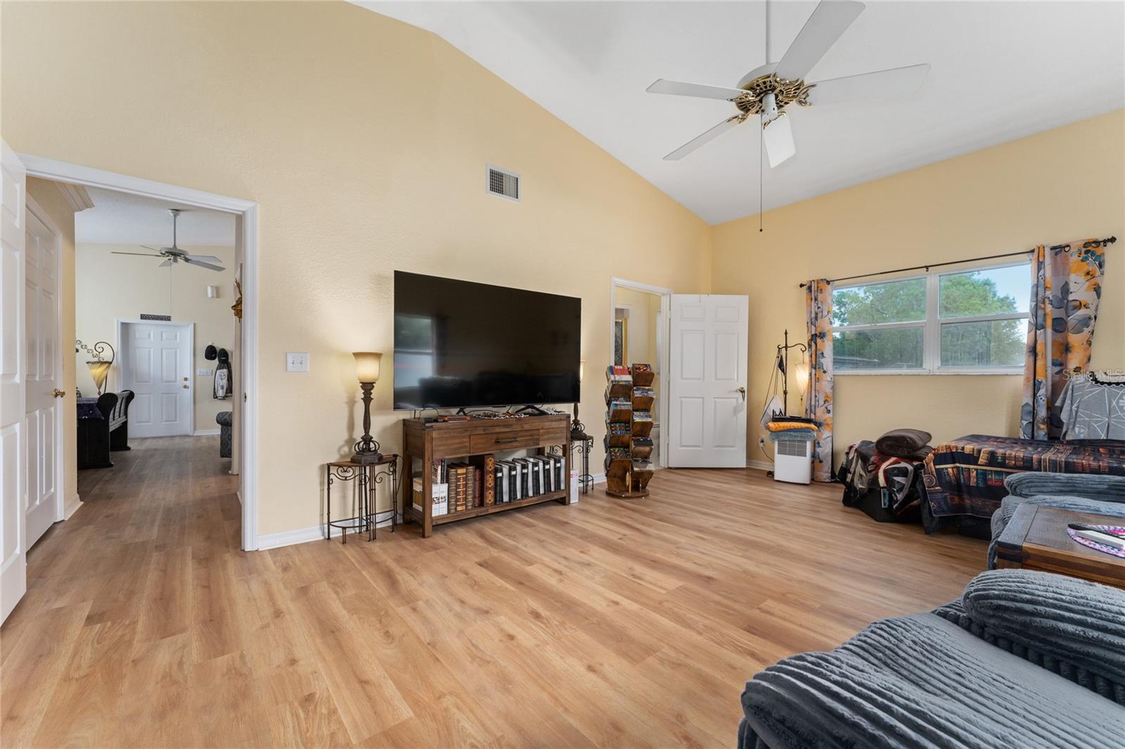 EAST VIEW PKWY - Residential