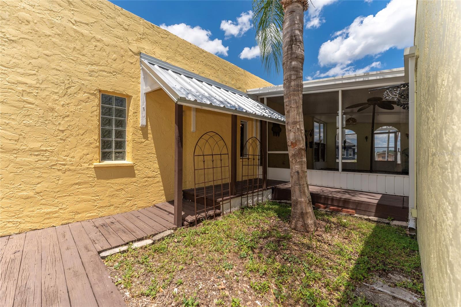 EAST VIEW PKWY - Residential