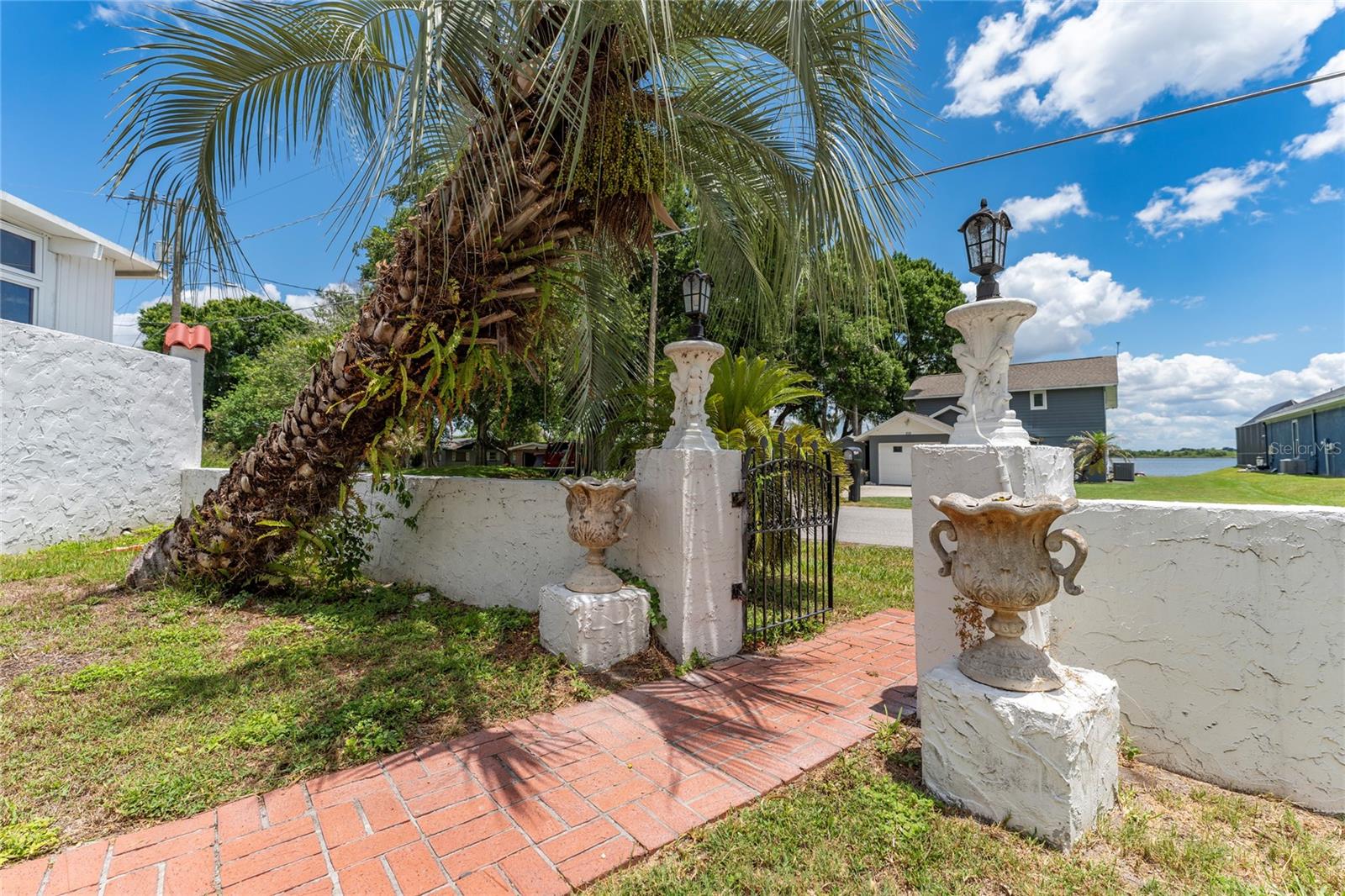 EAST VIEW PKWY - Residential
