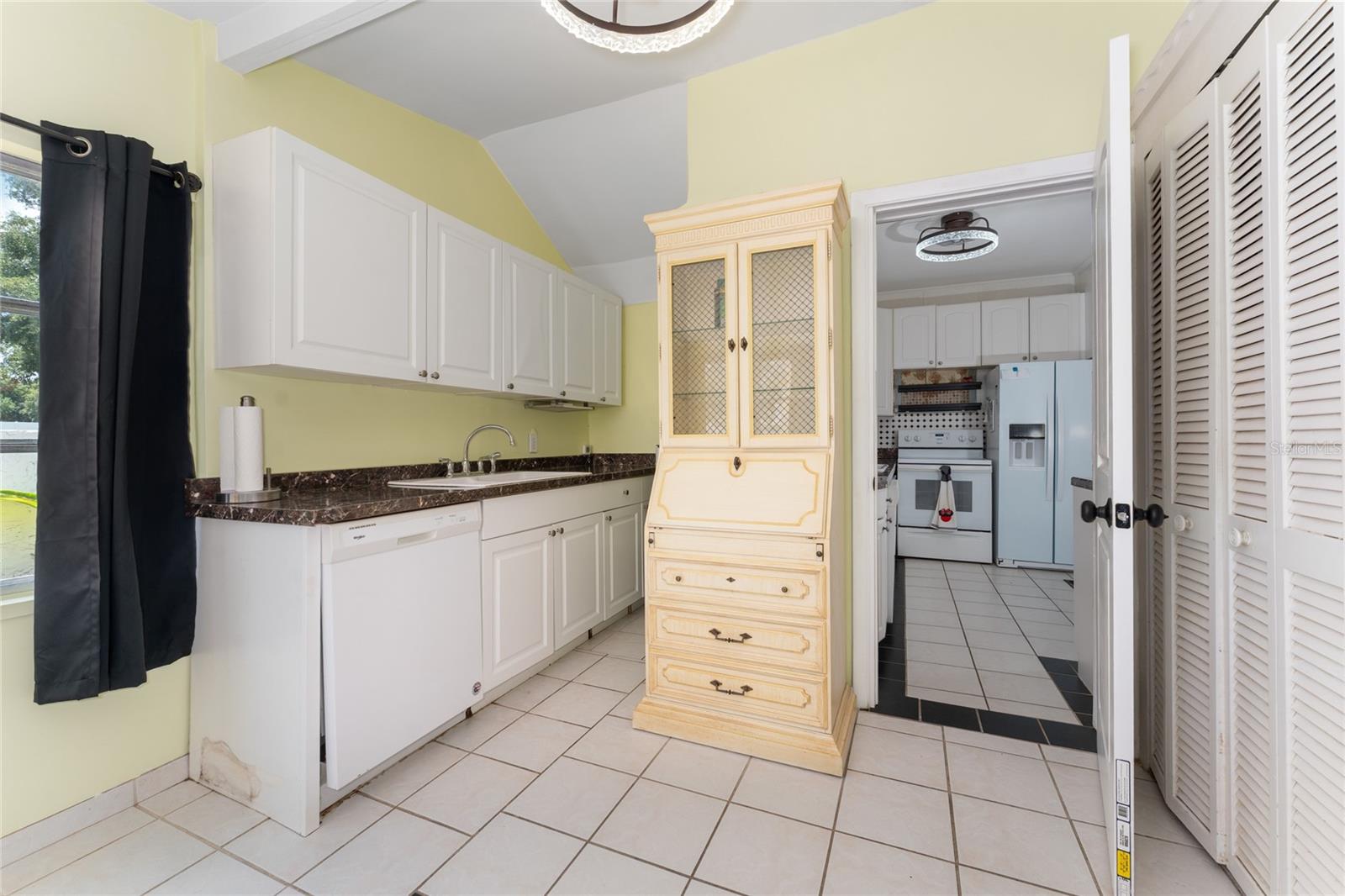 EAST VIEW PKWY - Residential