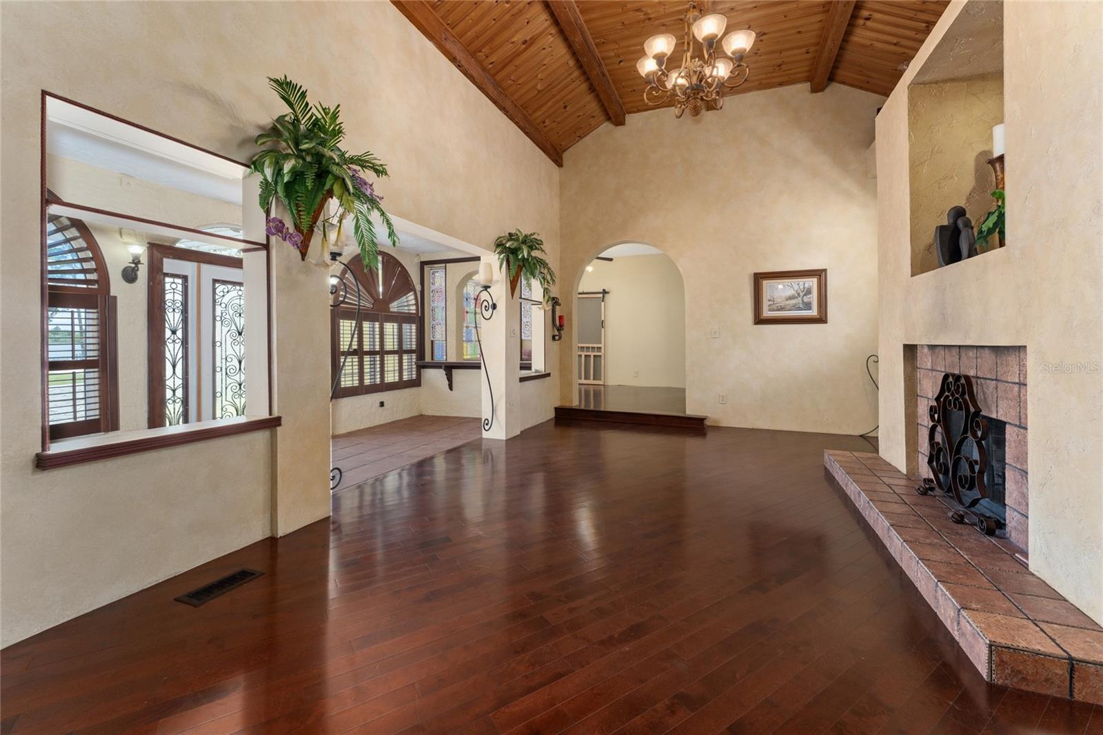 EAST VIEW PKWY - Residential