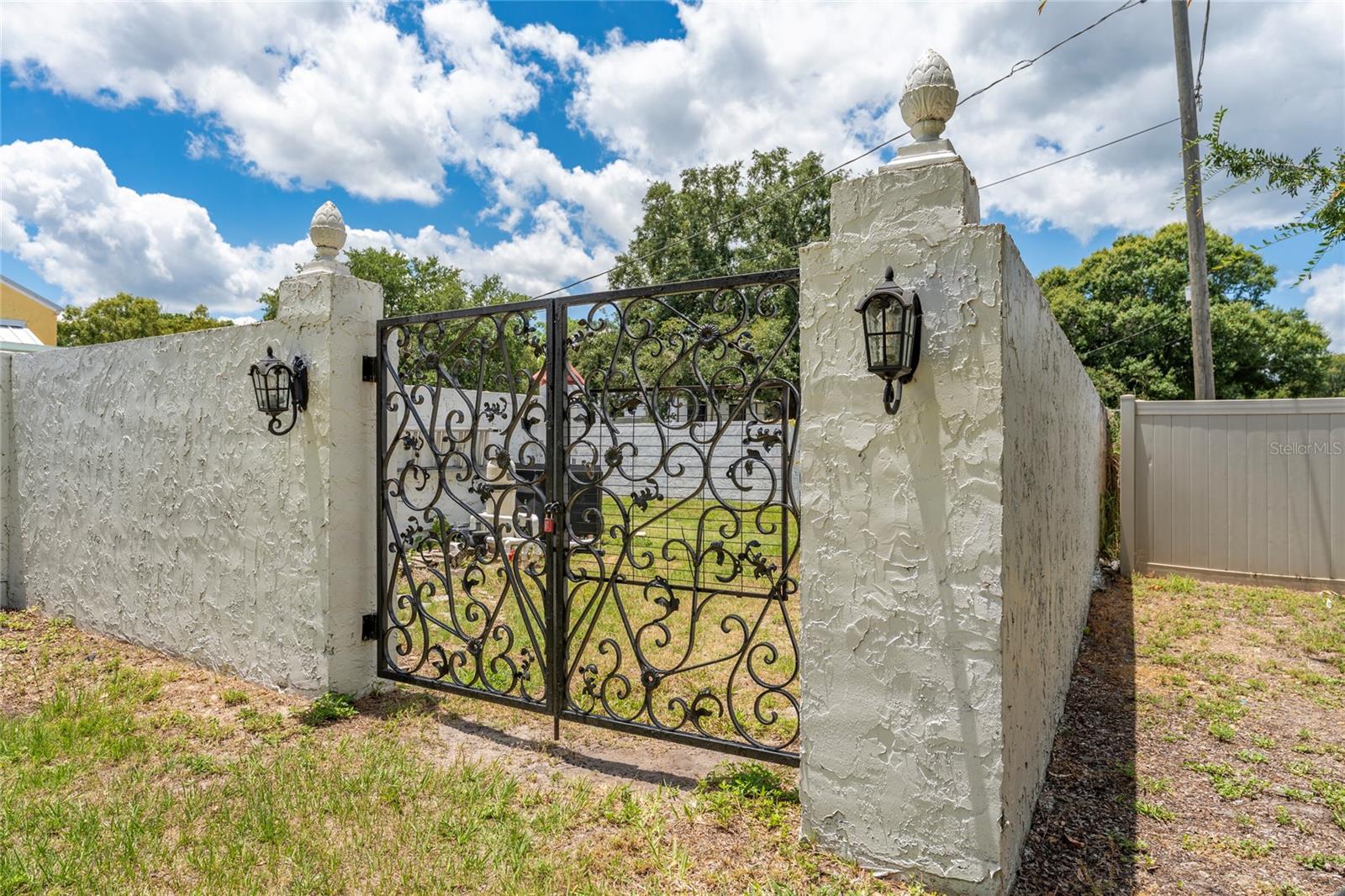 EAST VIEW PKWY - Residential