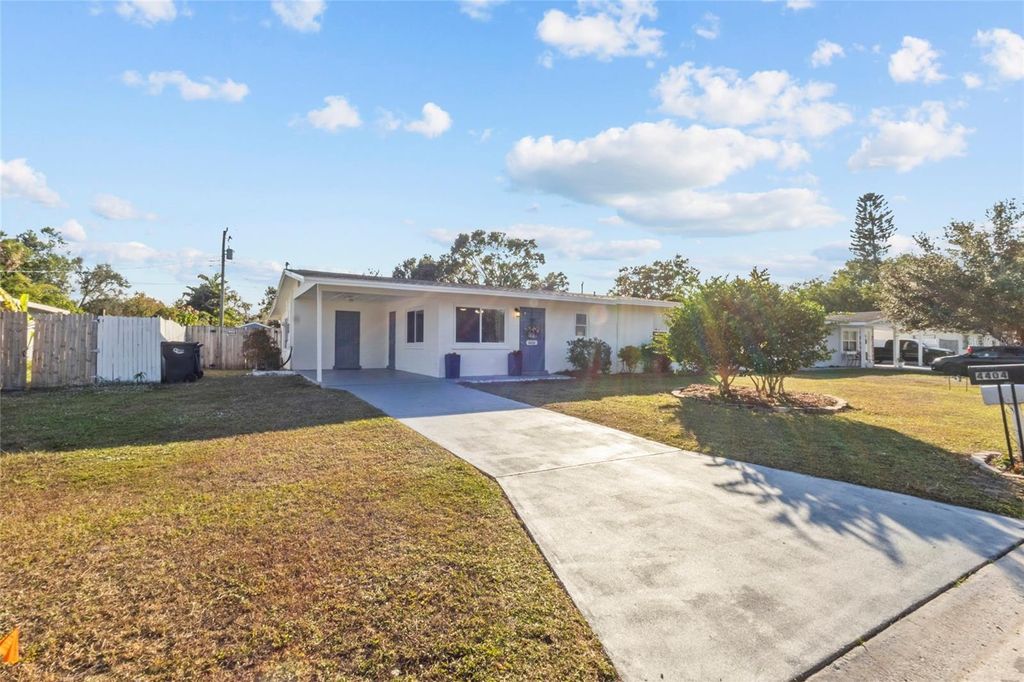 Photo of 4404 55th Ave Drive E, Bradenton, FL 34203 (MLS # A4674617)