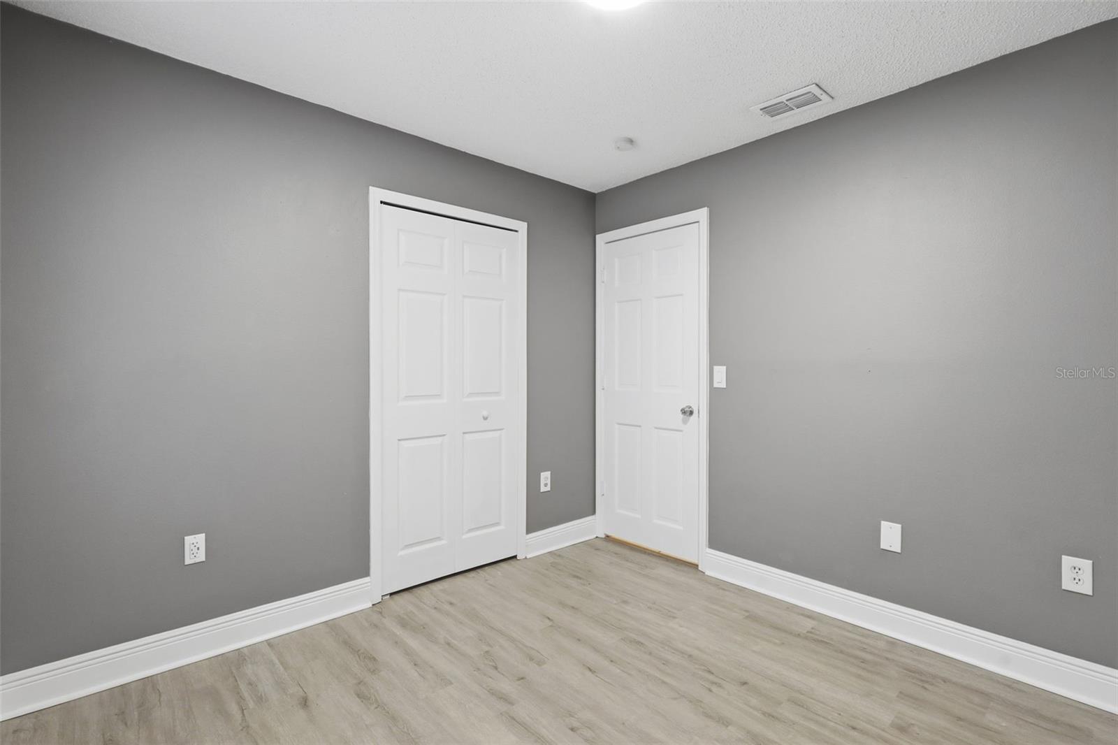 WHISPER LAKES - Residential