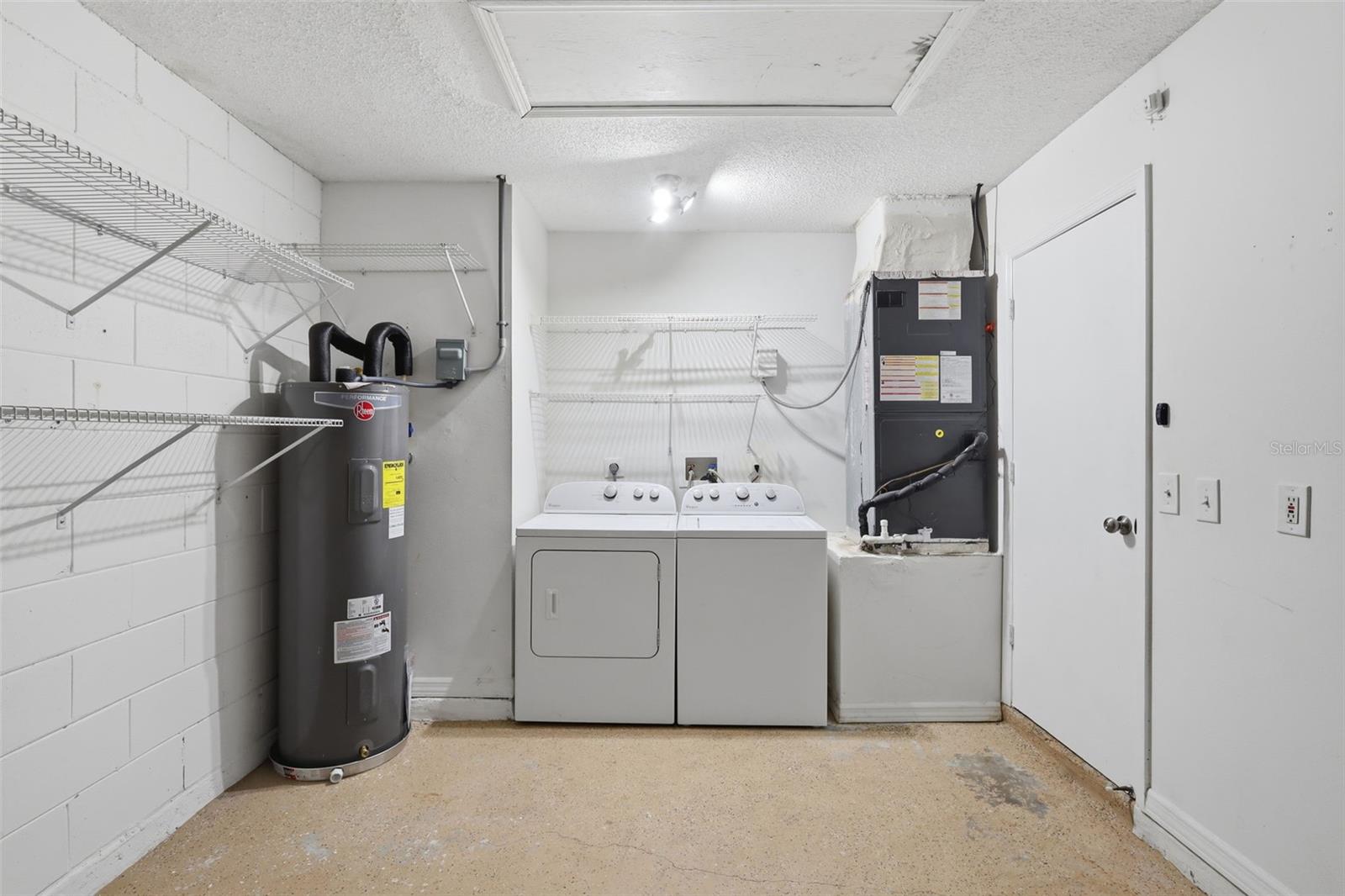 WHISPER LAKES - Residential