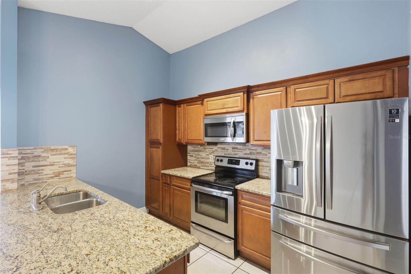 WHISPER LAKES - Residential