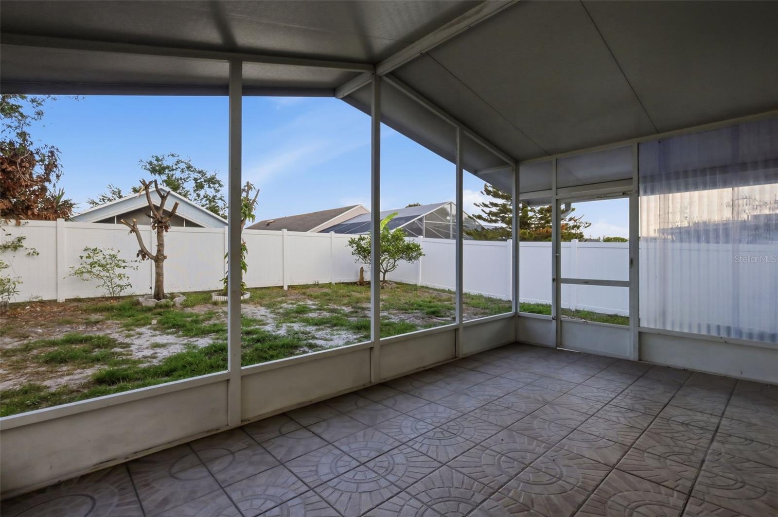 WHISPER LAKES - Residential