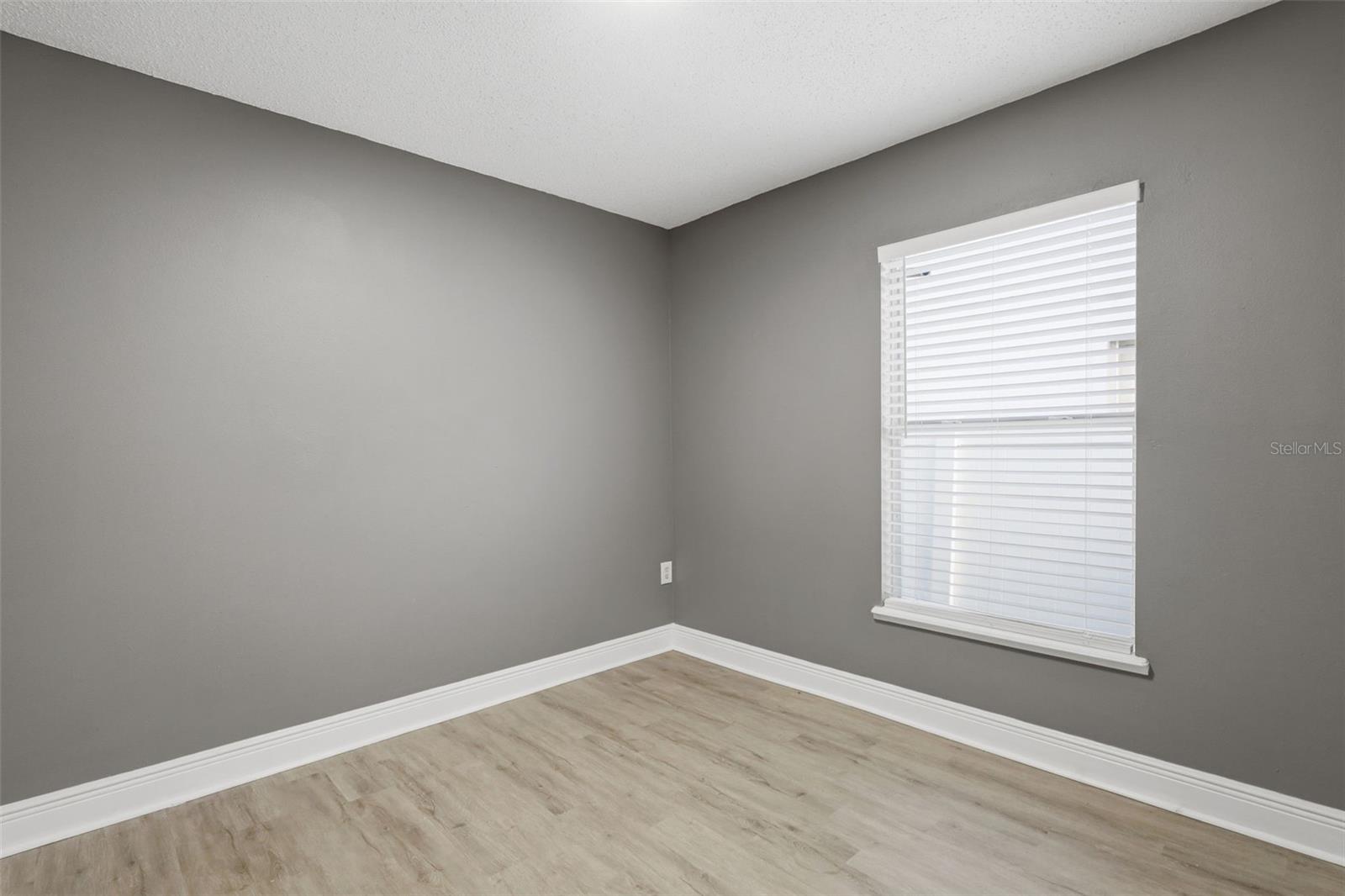 WHISPER LAKES - Residential