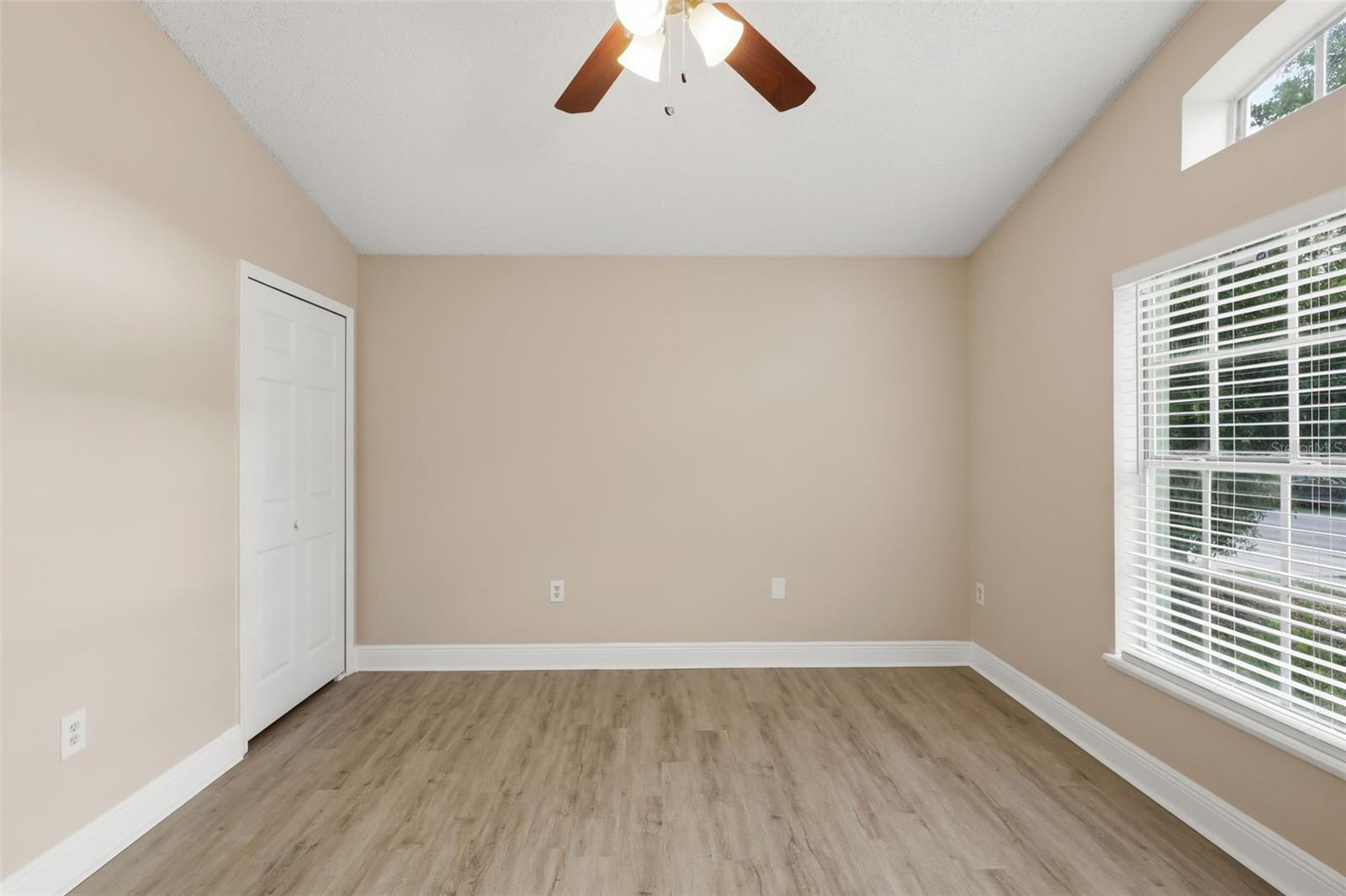 WHISPER LAKES - Residential