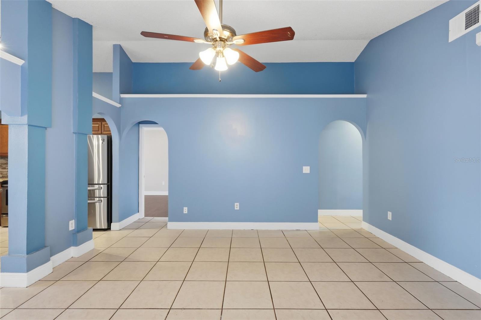 WHISPER LAKES - Residential