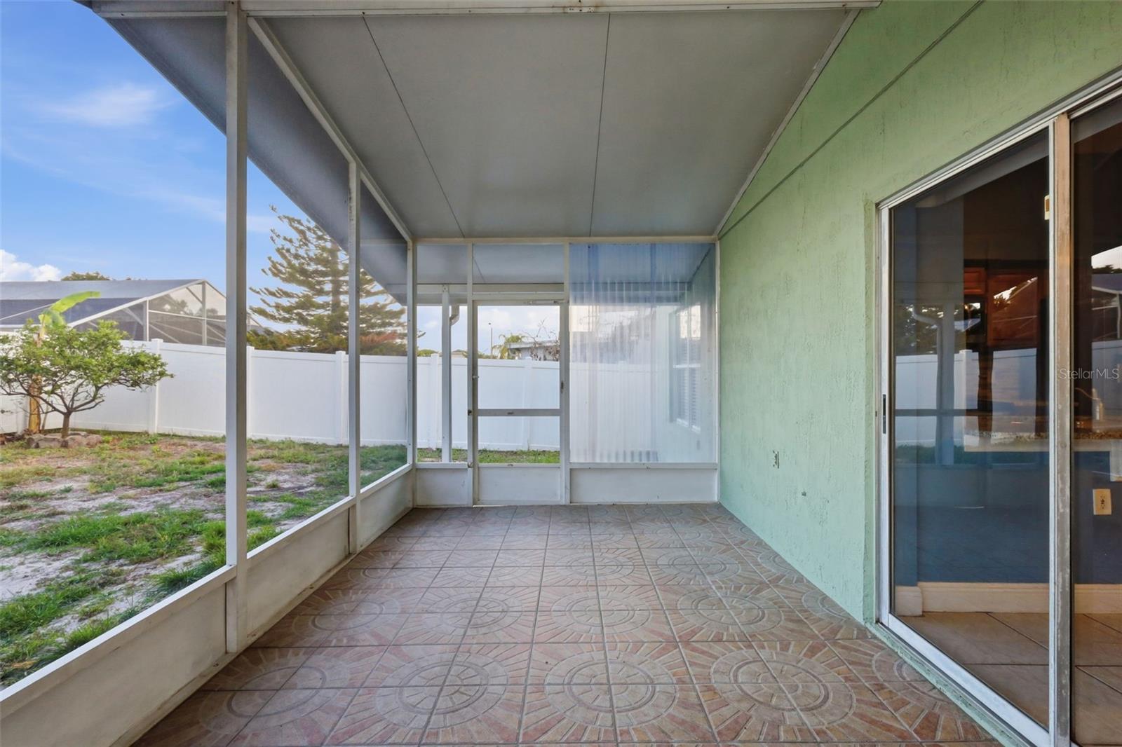 WHISPER LAKES - Residential