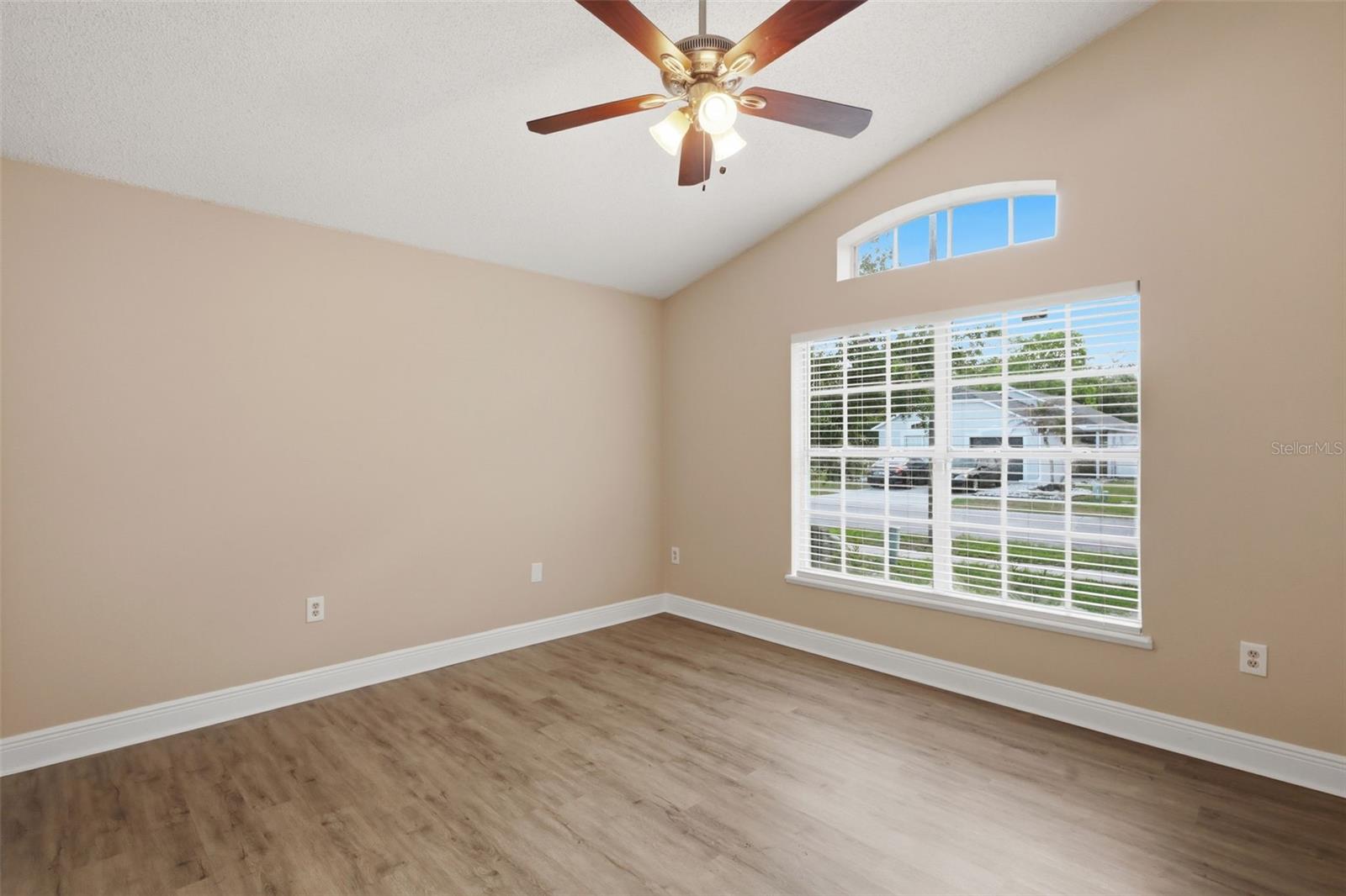 WHISPER LAKES - Residential