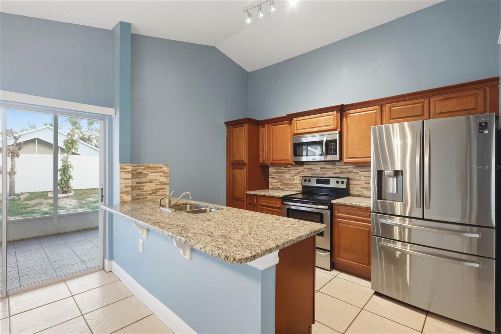 WHISPER LAKES - Residential