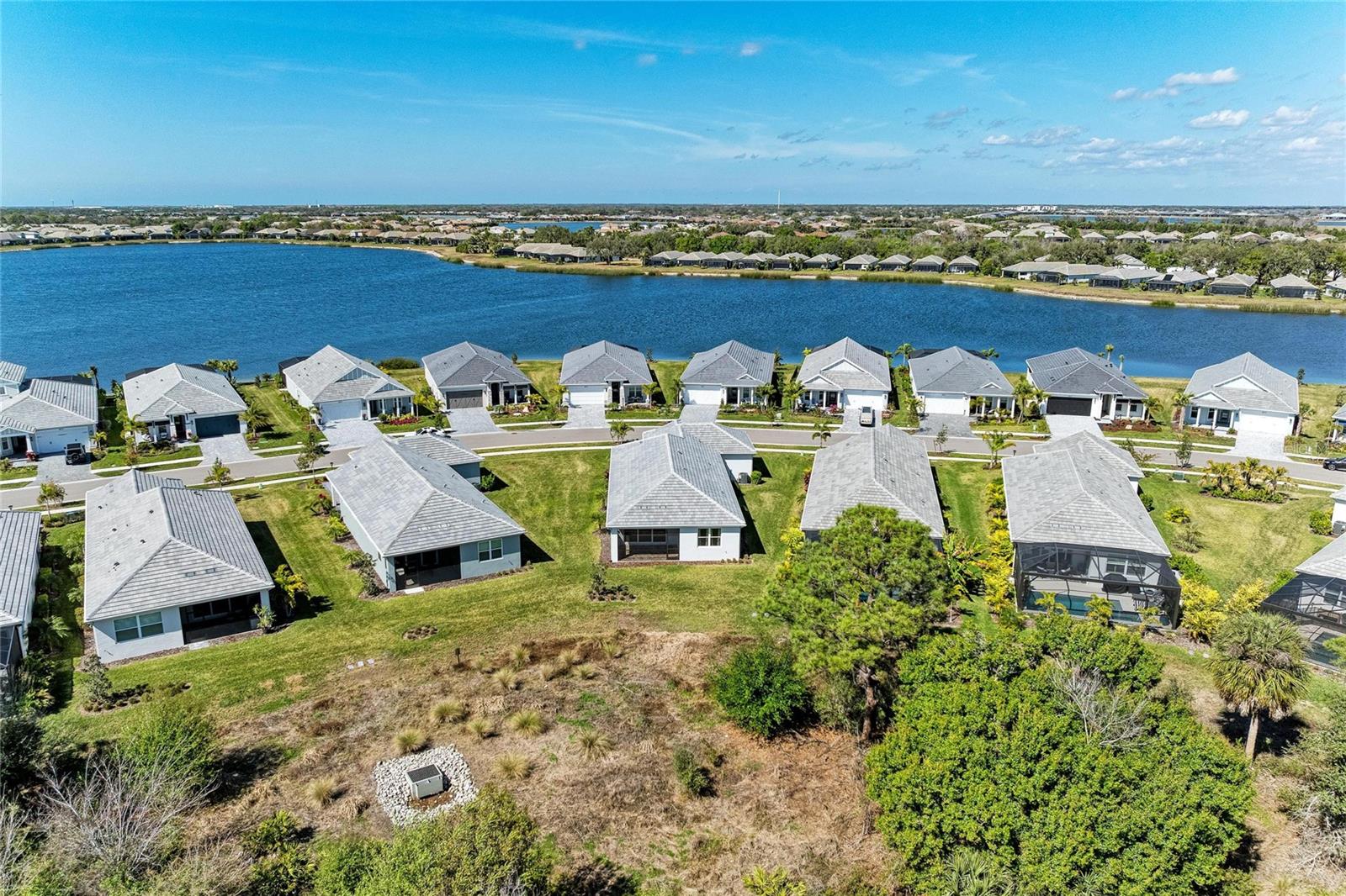 LAKEHOUSE COVE/WATERSIDE PH 5 - Residential