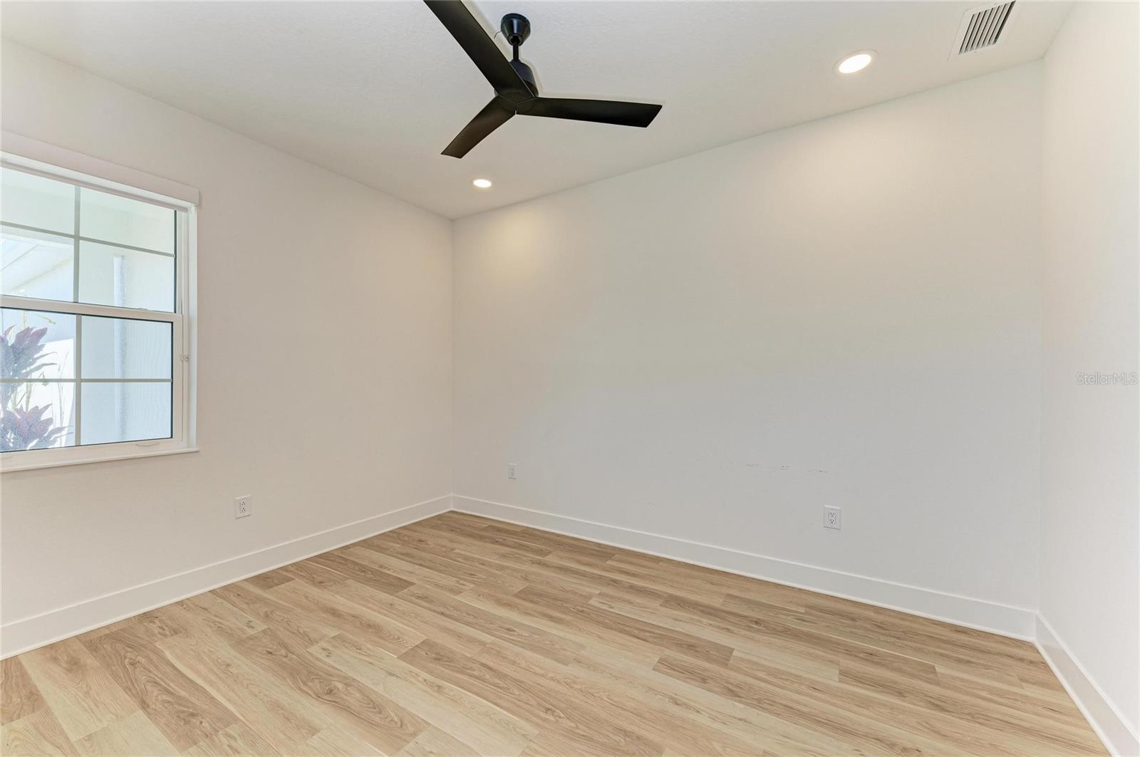 LAKEHOUSE COVE/WATERSIDE PH 5 - Residential