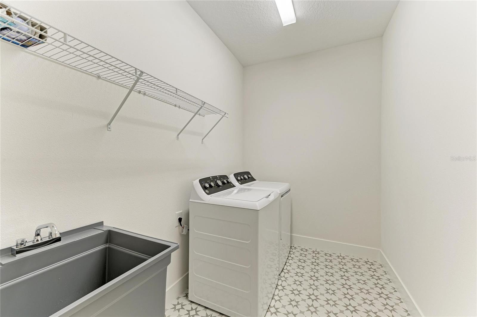 LAKEHOUSE COVE/WATERSIDE PH 5 - Residential