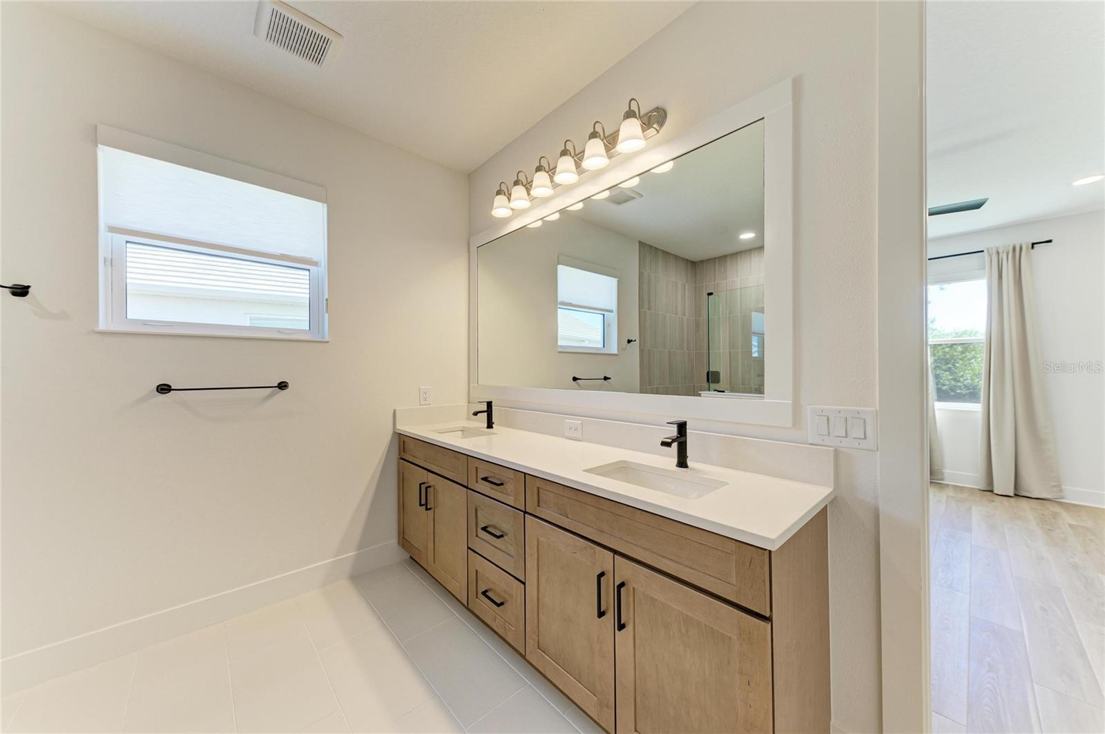 LAKEHOUSE COVE/WATERSIDE PH 5 - Residential