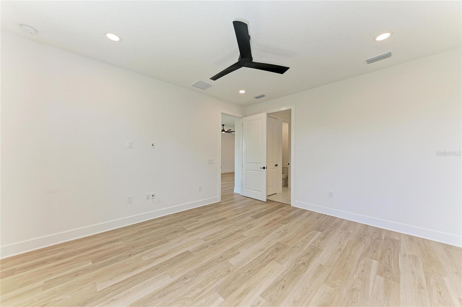 LAKEHOUSE COVE/WATERSIDE PH 5 - Residential