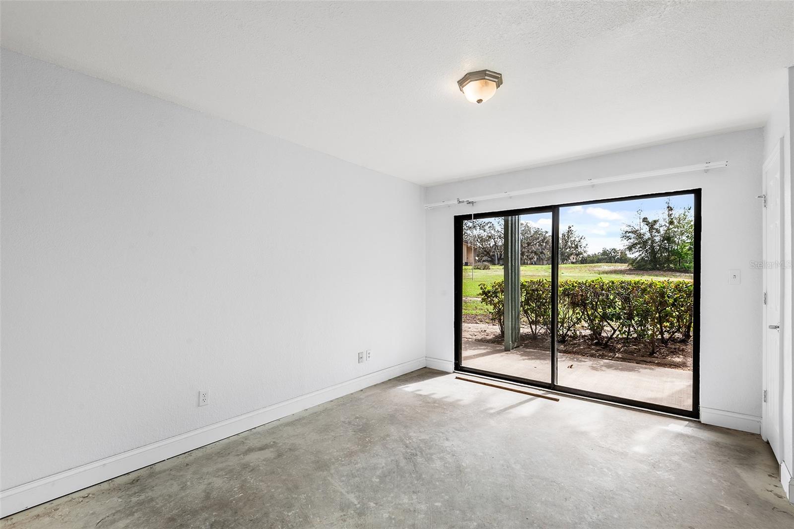 GRENELEFE CONDO CORNER LAKE EAST - Residential