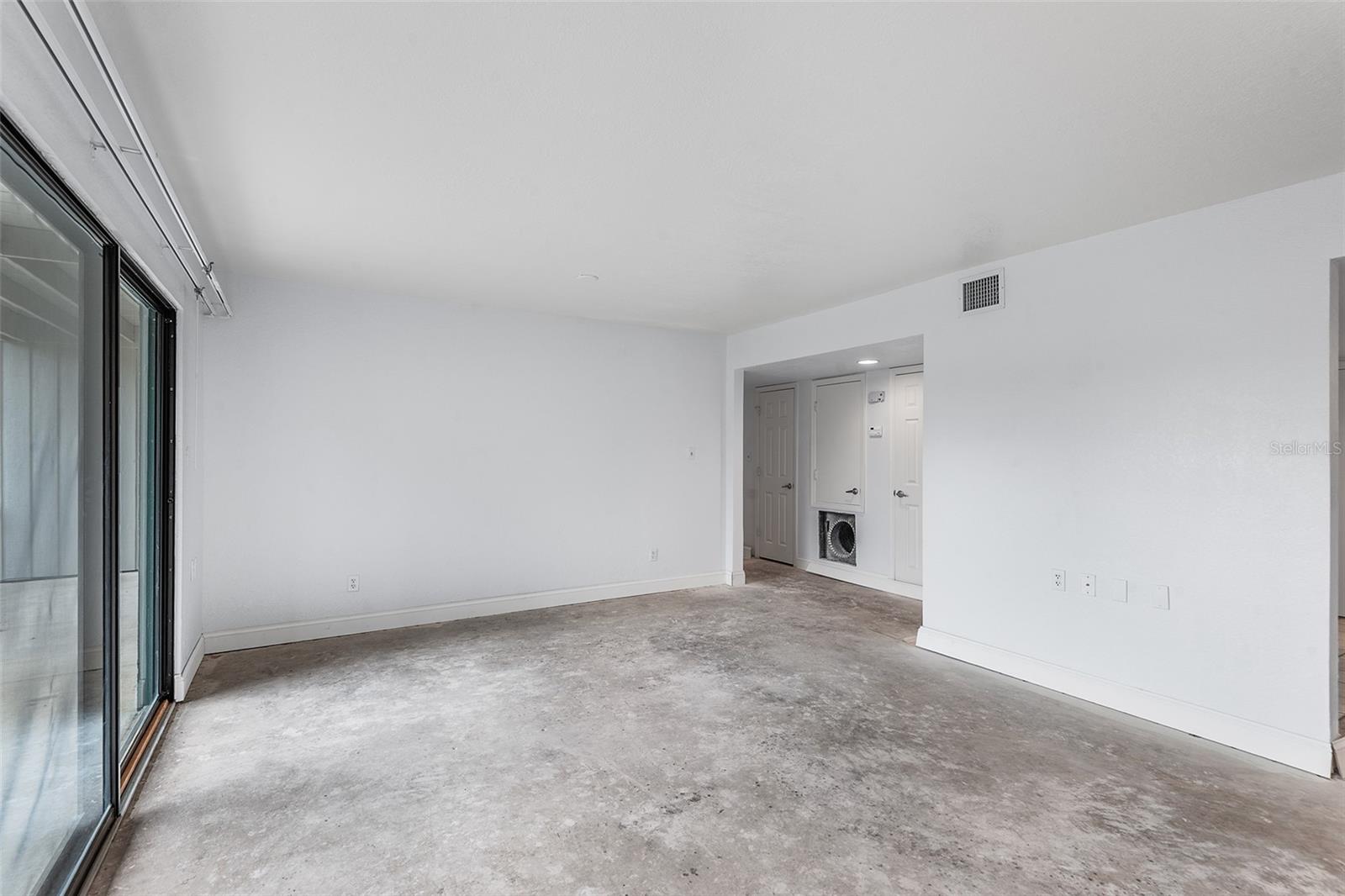 GRENELEFE CONDO CORNER LAKE EAST - Residential