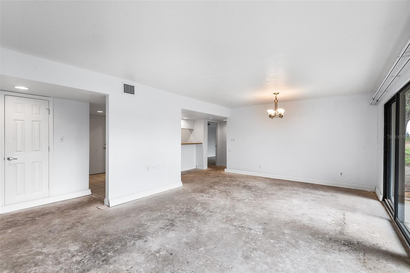 GRENELEFE CONDO CORNER LAKE EAST - Residential