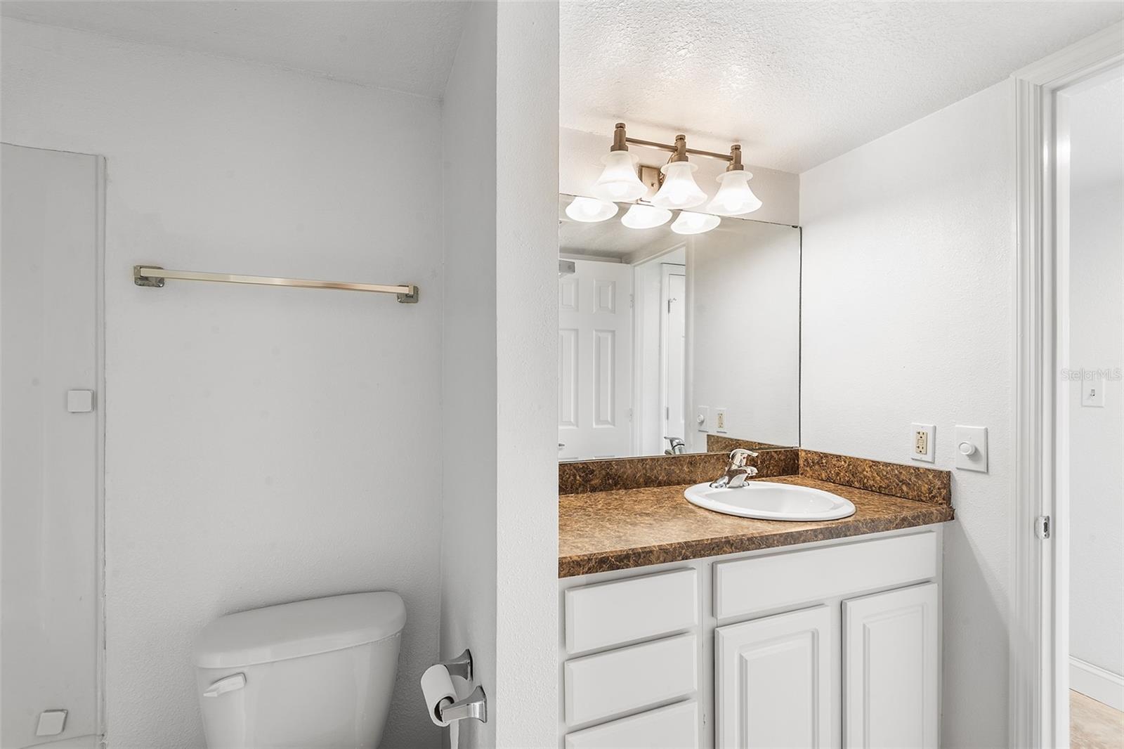 GRENELEFE CONDO CORNER LAKE EAST - Residential