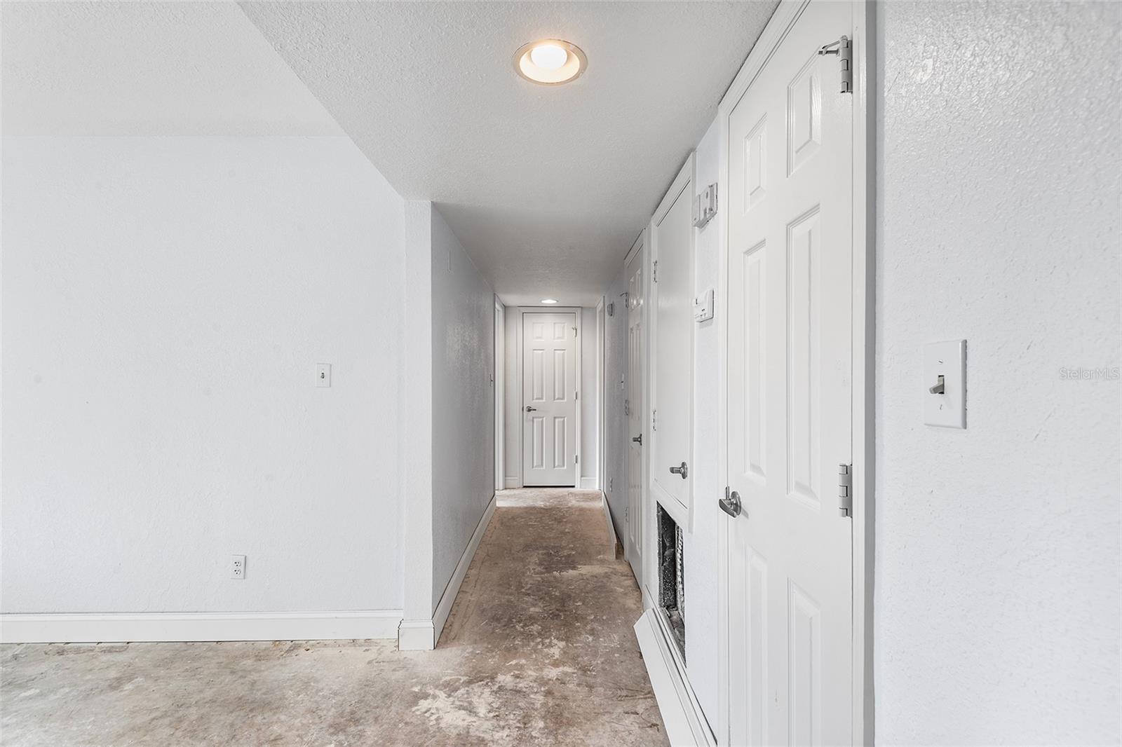 GRENELEFE CONDO CORNER LAKE EAST - Residential