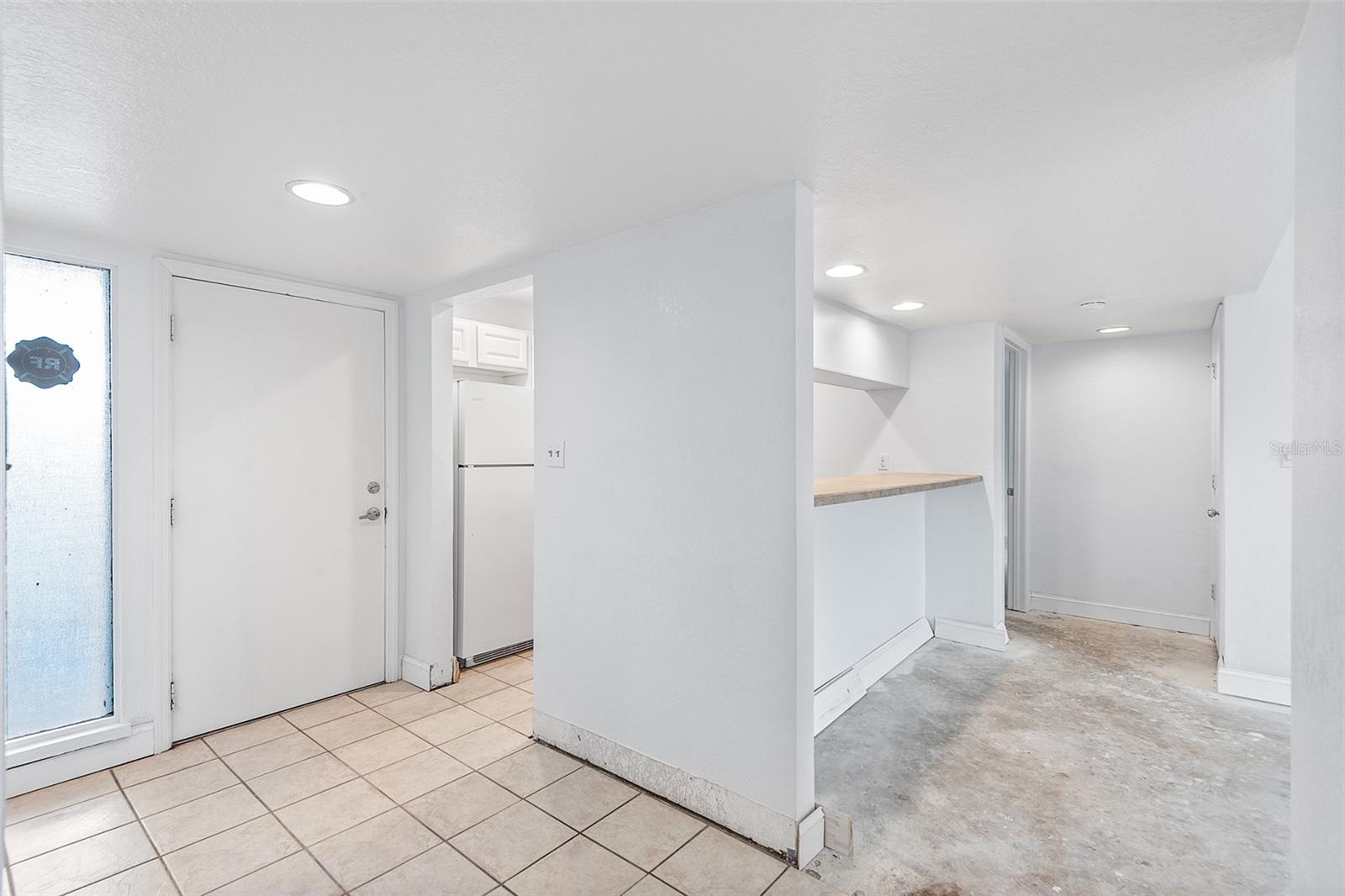 GRENELEFE CONDO CORNER LAKE EAST - Residential