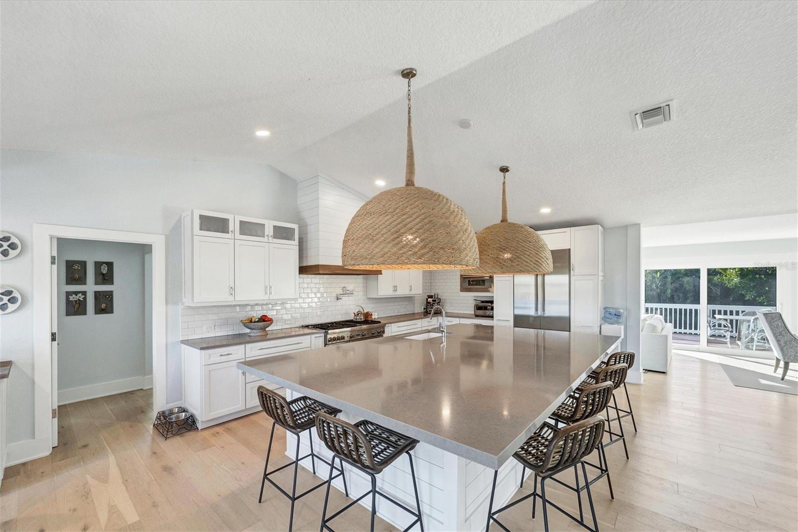 GOLDEN BEACH - Residential