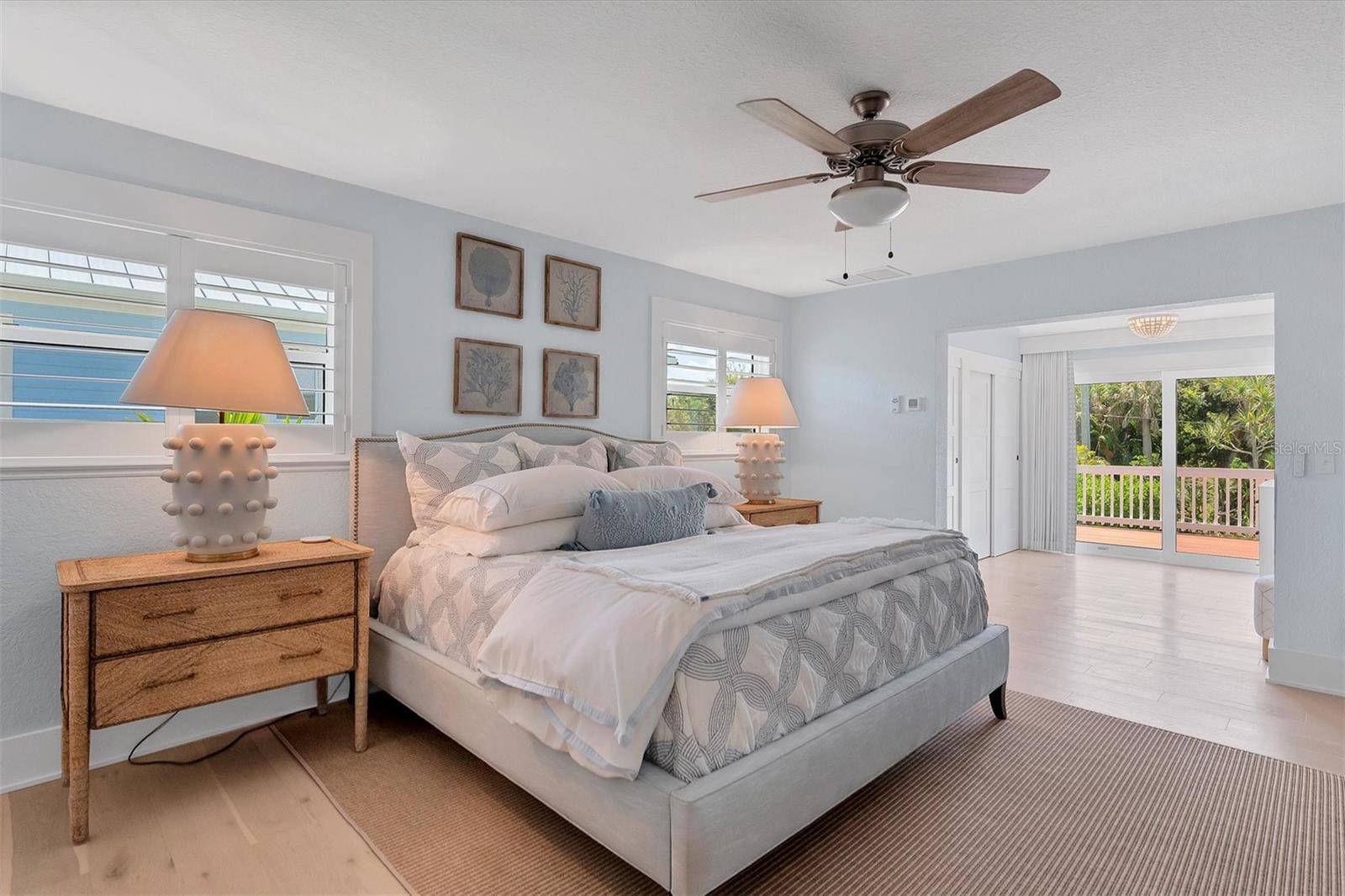 GOLDEN BEACH - Residential