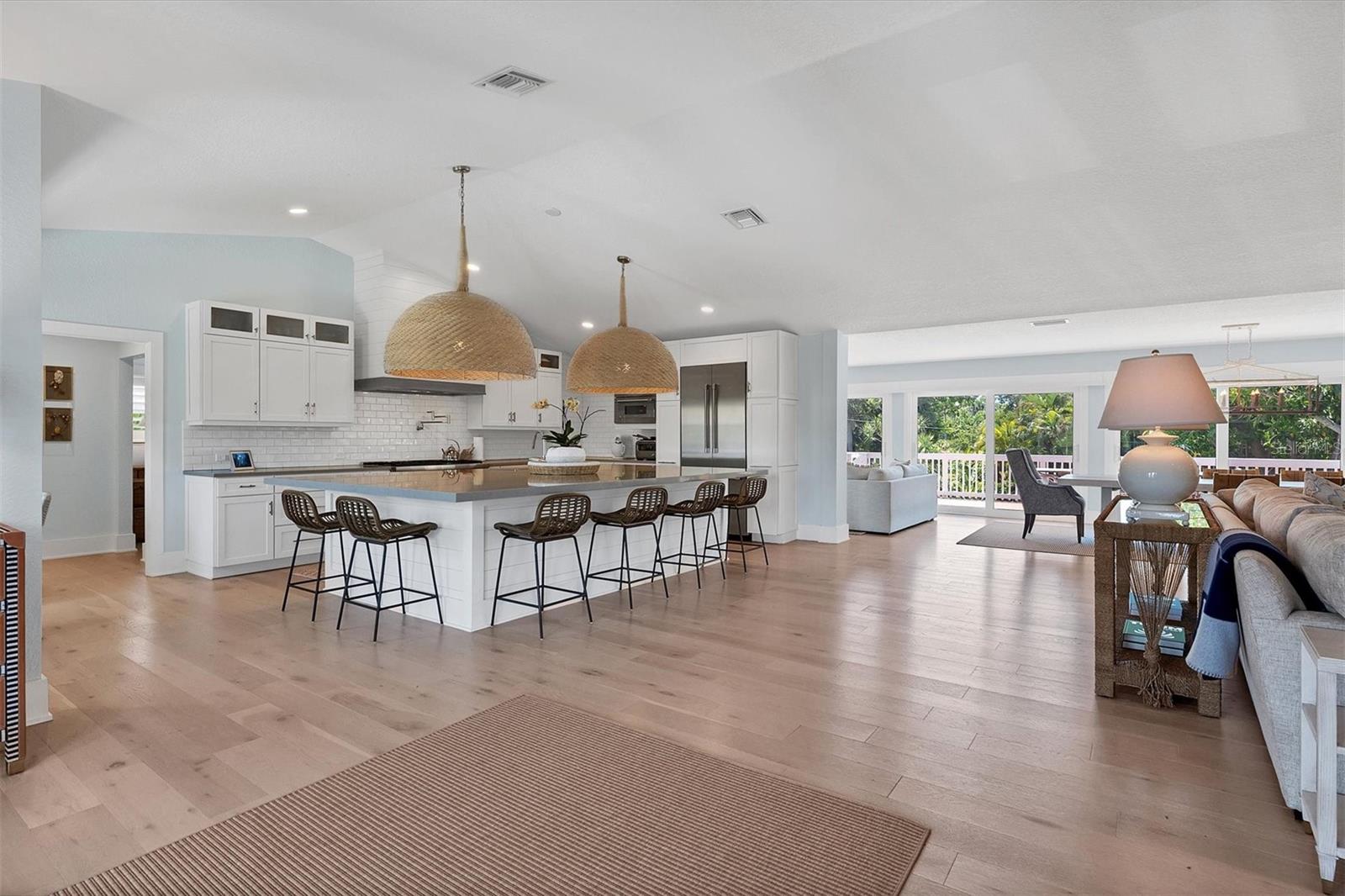 GOLDEN BEACH - Residential