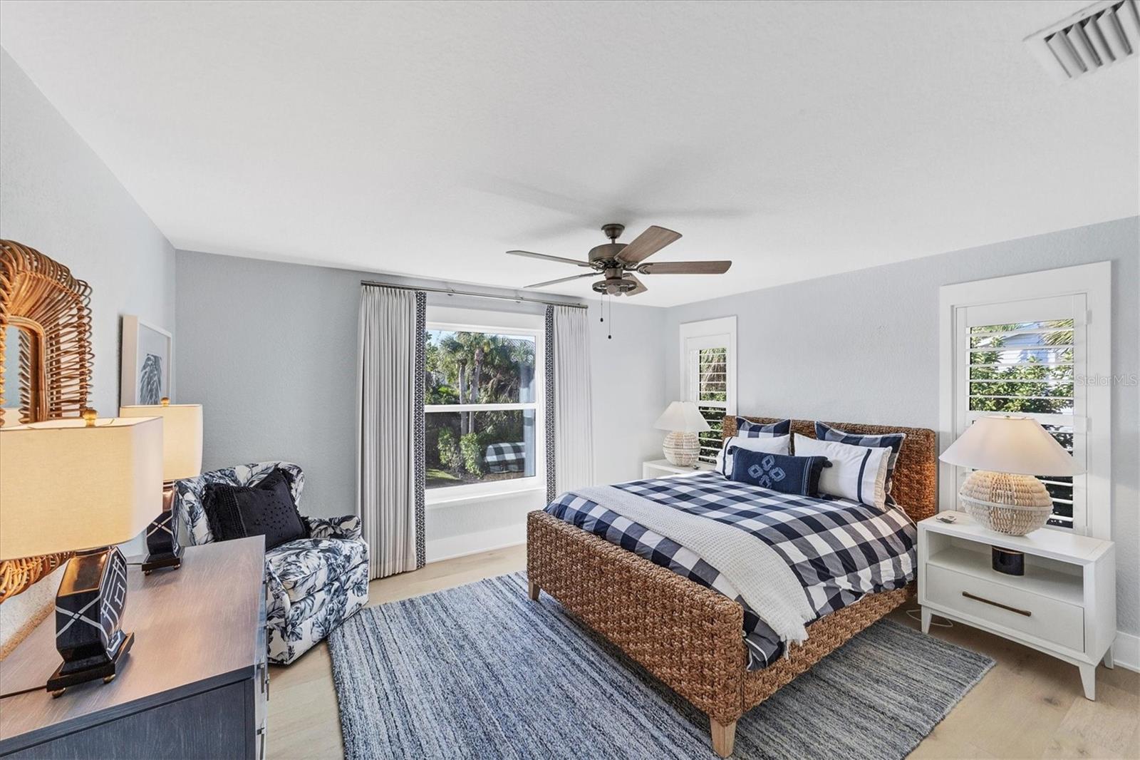 GOLDEN BEACH - Residential