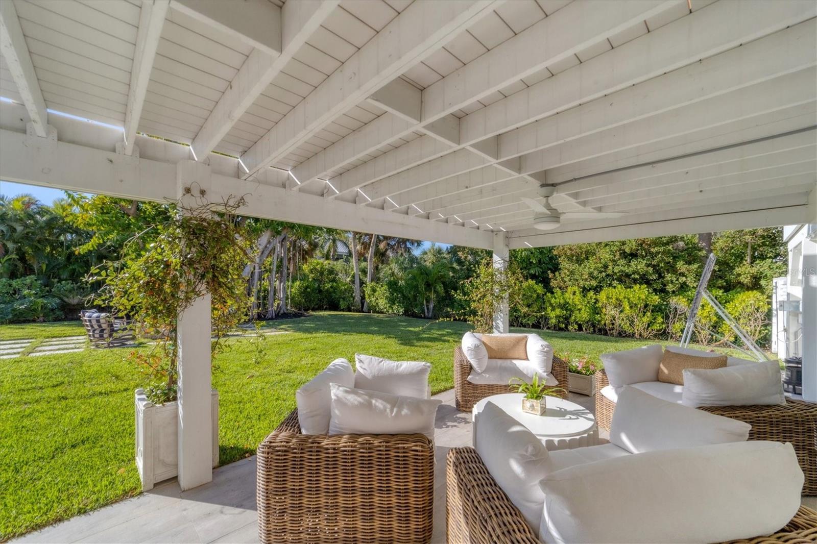 GOLDEN BEACH - Residential