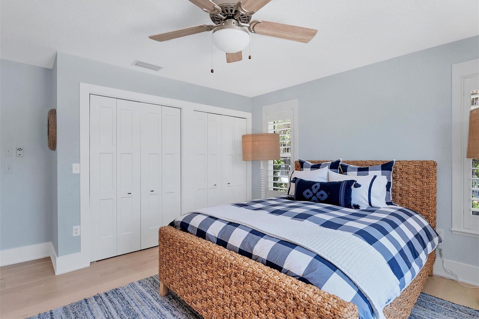 GOLDEN BEACH - Residential