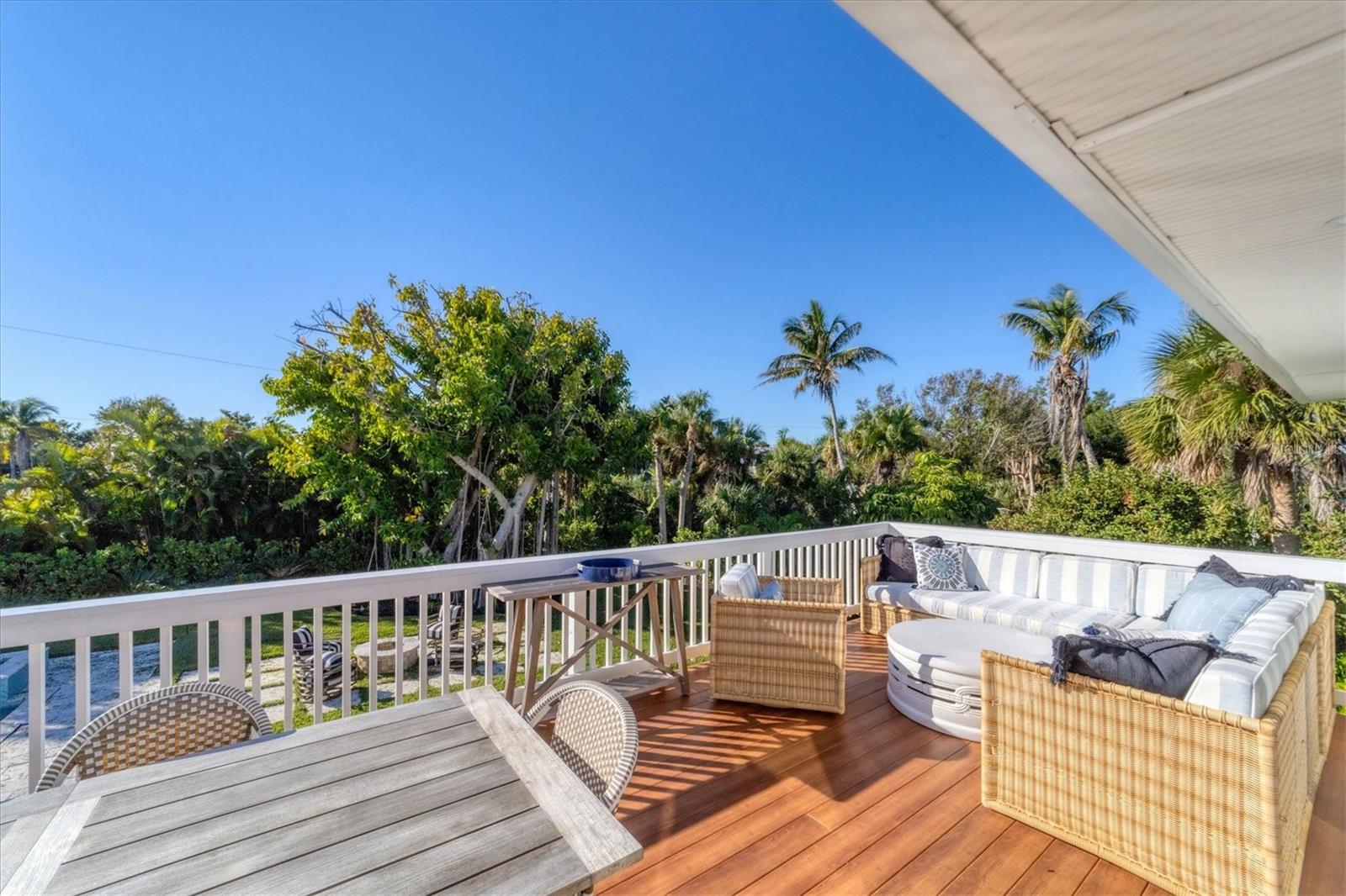 GOLDEN BEACH - Residential