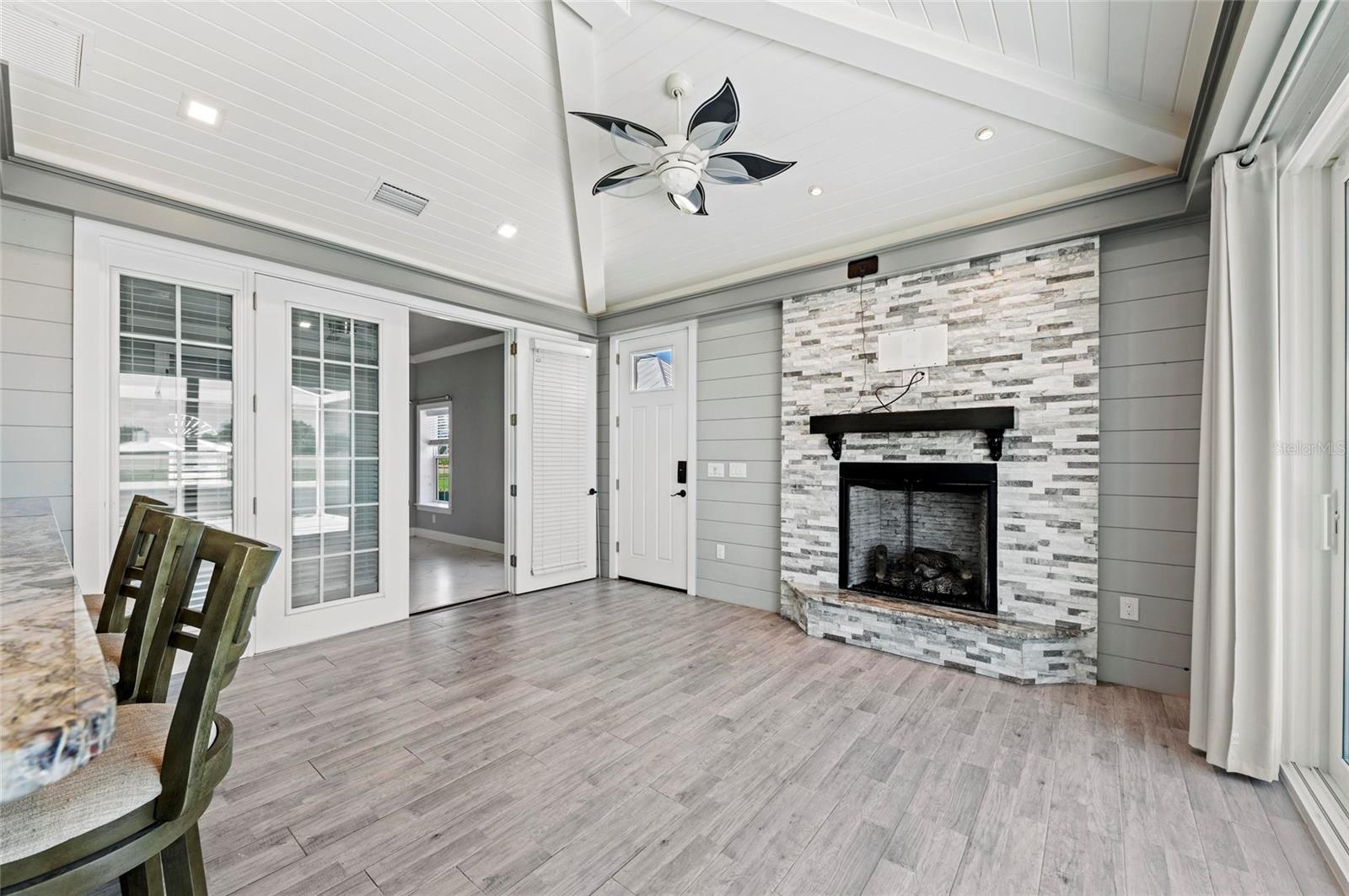 THORNTON CRK MOTORCOACH RESIDENCE - Residential